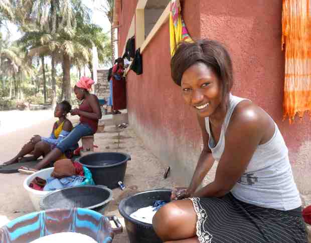 Ecando Kumer Mädchenhaus - Leben davor