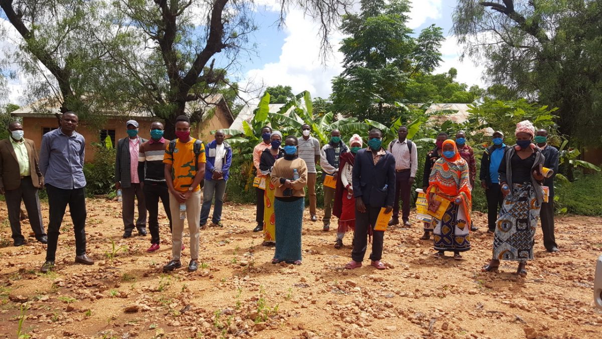 Singida_Gruppe-Masken_klein-1200x675